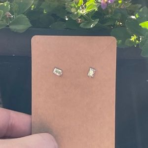 🌿sterling silver iridescent stud earrings!